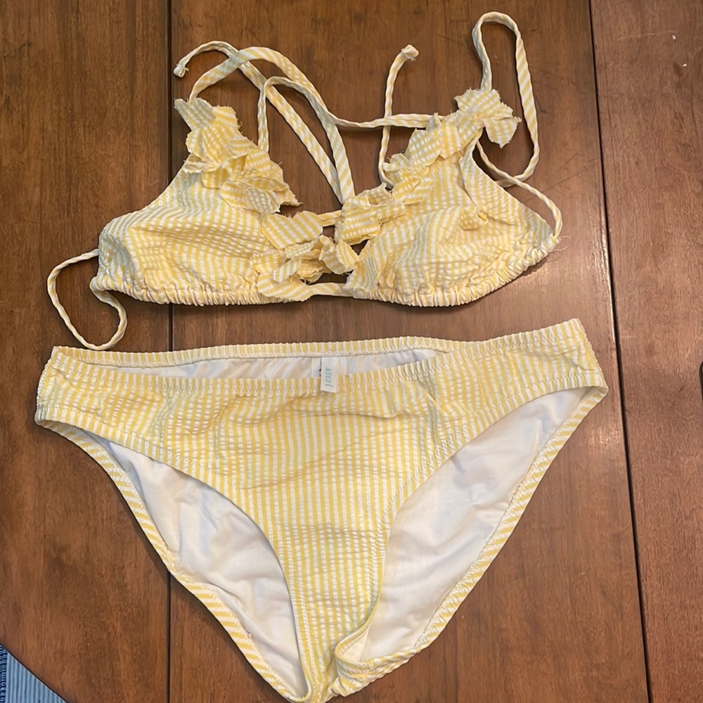 Jcrew yellow seersucker ruffle bathing suit in great condition